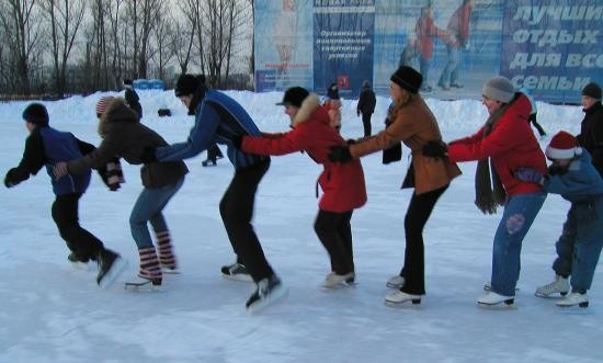 Покажите пожалуйста красивую картинку связанную с зимним катком,весельем, коньками ... фигурным катанием .?