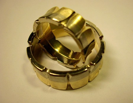 Покажите на ваш взгляд самые красивые и оригинальные обручальные кольца?!