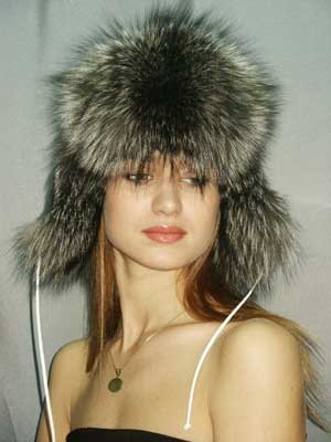 Какие женские головные уборы нынешней зимой в моде в Латвии?