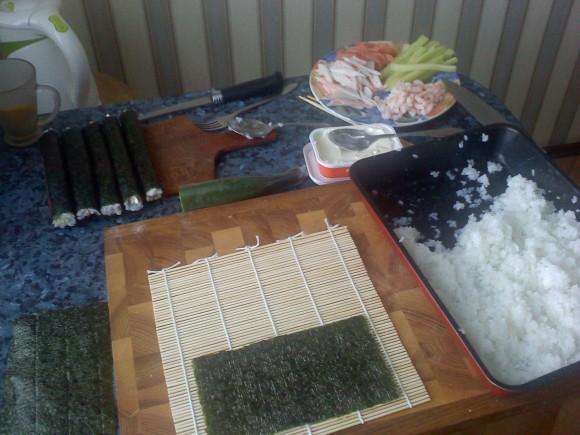 кто делал суши дома? Напишите как делать и какие вкуснее.