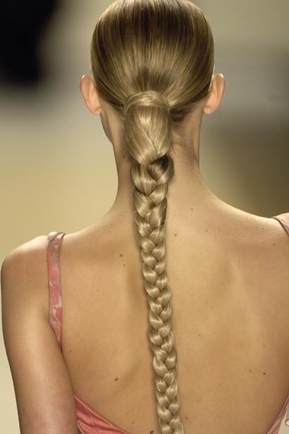 Покажите красивую прическу для длинных волос на каждый день?