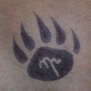 можете показать tattoo с отпечатком лапы тигра?