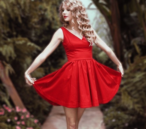 Красное или красно-чёрное платье, в котором удобно танцевать?!