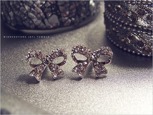 можете показать ваше любимое украшение(серёжки,цепочку,браслет,кольцо....)?