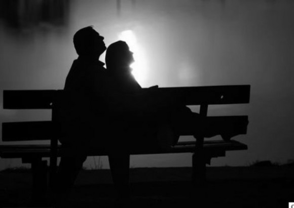 покажите чёрно-белые романтические картинки,обои?