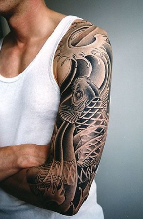 Покажите какая на Ваш взляд самая хорошая мужская татуировка на плече? 