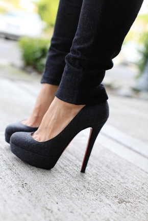 Покажите красивые черные туфли на весну?