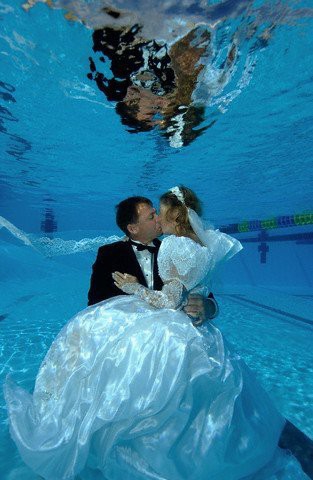 Покажите пожелуйста необычные свадебные фотографии