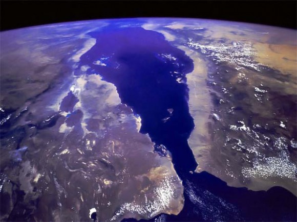 Покажите очень красивую картинку Земли с орбиты?