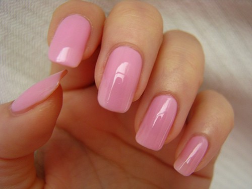 Какой цвет ногтей у девушек вам больше нравится?