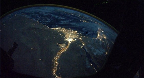 Покажите очень красивую картинку Земли с орбиты?