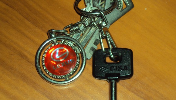 какой у вас брелок на ключах ?