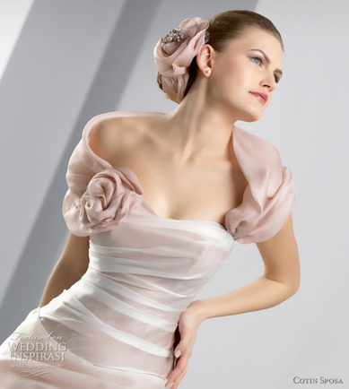 Дайте фоток красивых свадебных платьев не белого цвета (?)