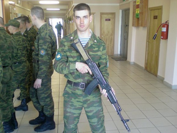 покажите красивого парня на ваш вгзяд! (Модели .и.т.д нельзя)