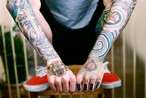 покажите красивую мужскую татуировку на руку?