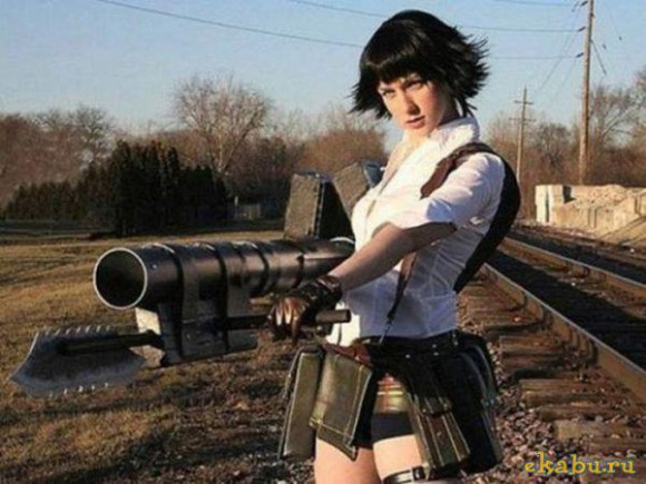 Можете показать картинку разъяренной девушки с каким-нибудь оружием в руках? ))