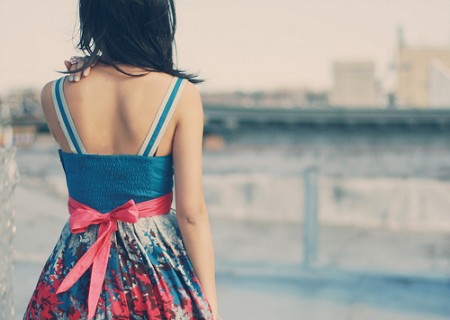 покажите красивые платья с бантиками?