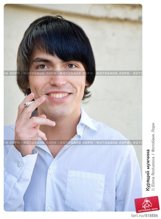 Покажите улыбающегося человека с сигаретой ?