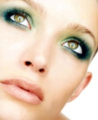 какой макияж подойдет к зелено карим глазам?
