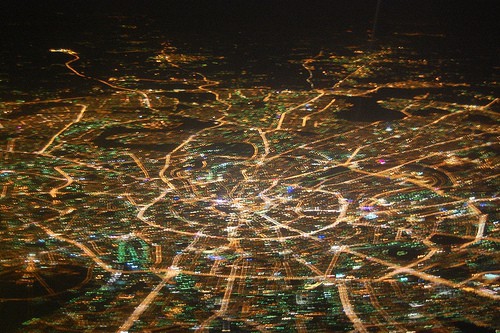 Снимок какого города со спутника вам нравится больше?