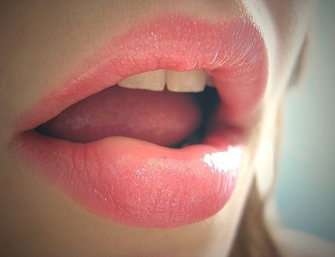Покажите красивые пухлые губы?