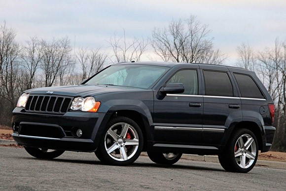 Скиньте фоток jeep grand cherokee srt8 чернова цвета ?