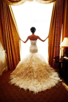 Покажите не стандартное, оригинальное свадебное платье?
