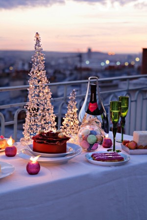 Покажите красивое оформление праздничного стола (новогодний романтический ужин на двоих)?