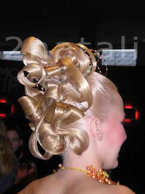 какие еще вы видели причёски наподобие этой из ленточек из волос? http://homeparikmaher.ucoz.ru/_ph/1/2/987538738.jpg