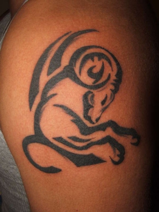 Покажите татуировку знака зодиака овна?