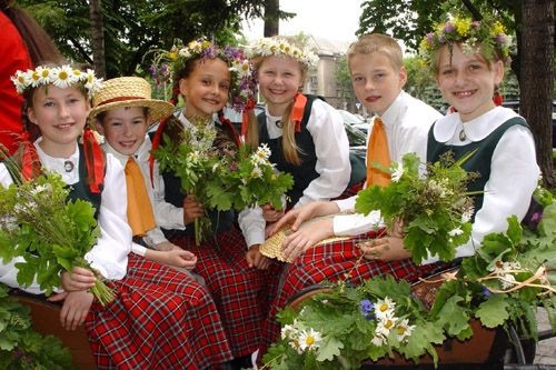 покажите  Латвийские национальные традиции ?