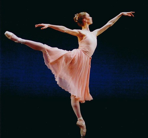Покажите как выглядит красивая балерина.