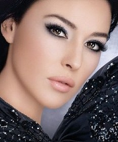 Покажите красивый макияж карих глаз?