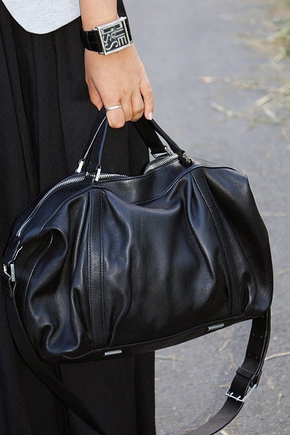 покажите красивую женскую сумку через плечо? 
