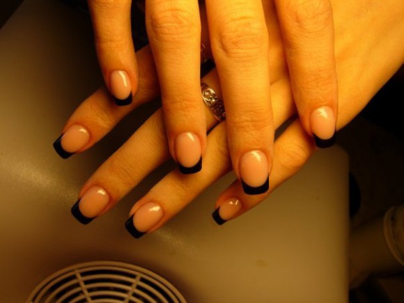 Покажите красивые наращенные коротенькие ногти?