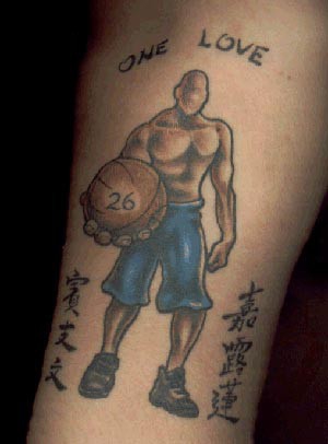 Покажите татуировки на спортивную тематику.?
