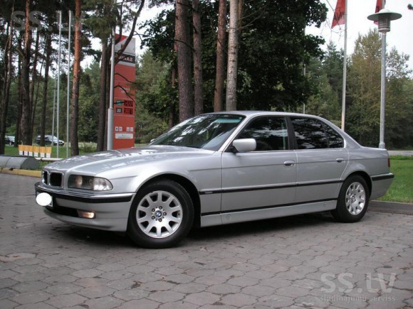 Какая машина лучше BMW X5 4.8is ( E53 ) ?