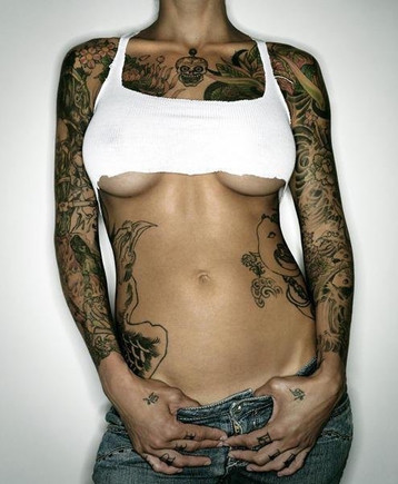 Покажите красивые татуировки на груди
