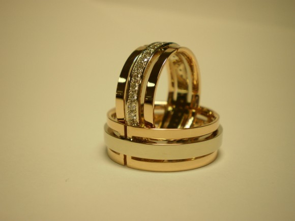 Покажите красивые обручальные кольца?