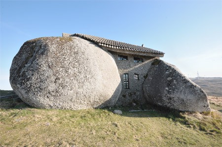 Покажите красивый дом из натурального камня?