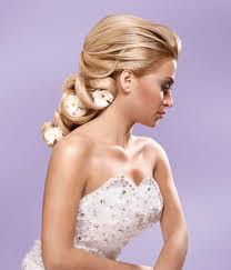 посоветуйте причёску на свадьбу, на длинные прямые волосы, под закрытое платье?