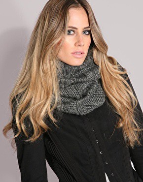 Покажите красивый женский шарф,платок(чтобы хорошо сочетался с пальто и курткой) ?