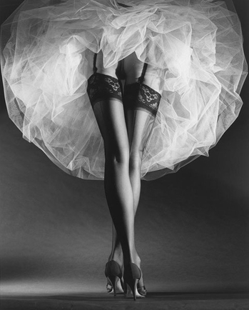 Покажете красивые ноги девушки в красивом позе ? (ищу вдохновение) спасибо.