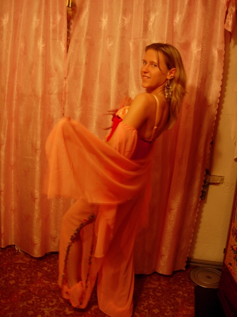 Shake your body like a bellydancer