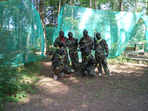 paintball! lic nevidno no ja s krasnoj povjaskoj samij dlinij :)