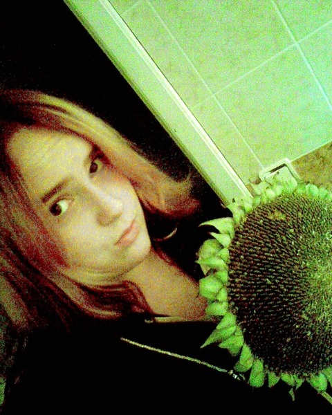 КариглаЗка с подсолнухом..... :)
