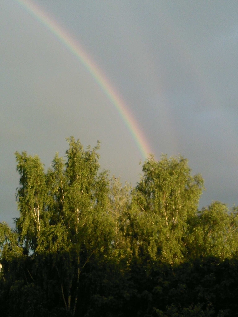 s telefona na balkone...raduga nad domom SUPER!!!