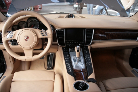 [sexy] Porsche Panamera Inside