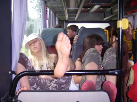 привет.я заснула в автобусе(старая фотка)XDDD