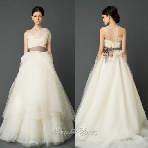 Покажите красивое оригинальное свадебное платье?